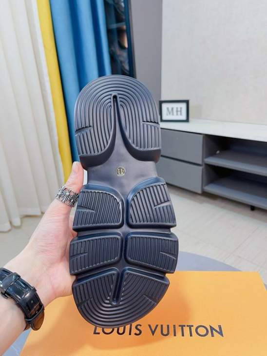 Picture of Louis Vuitton Slippers _SKULVsz38-44mnf06041272
